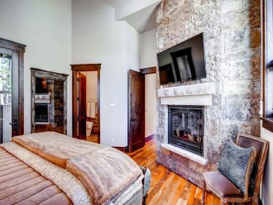 Four Bedroom Upscale Ski Home Perfect for Entertaining